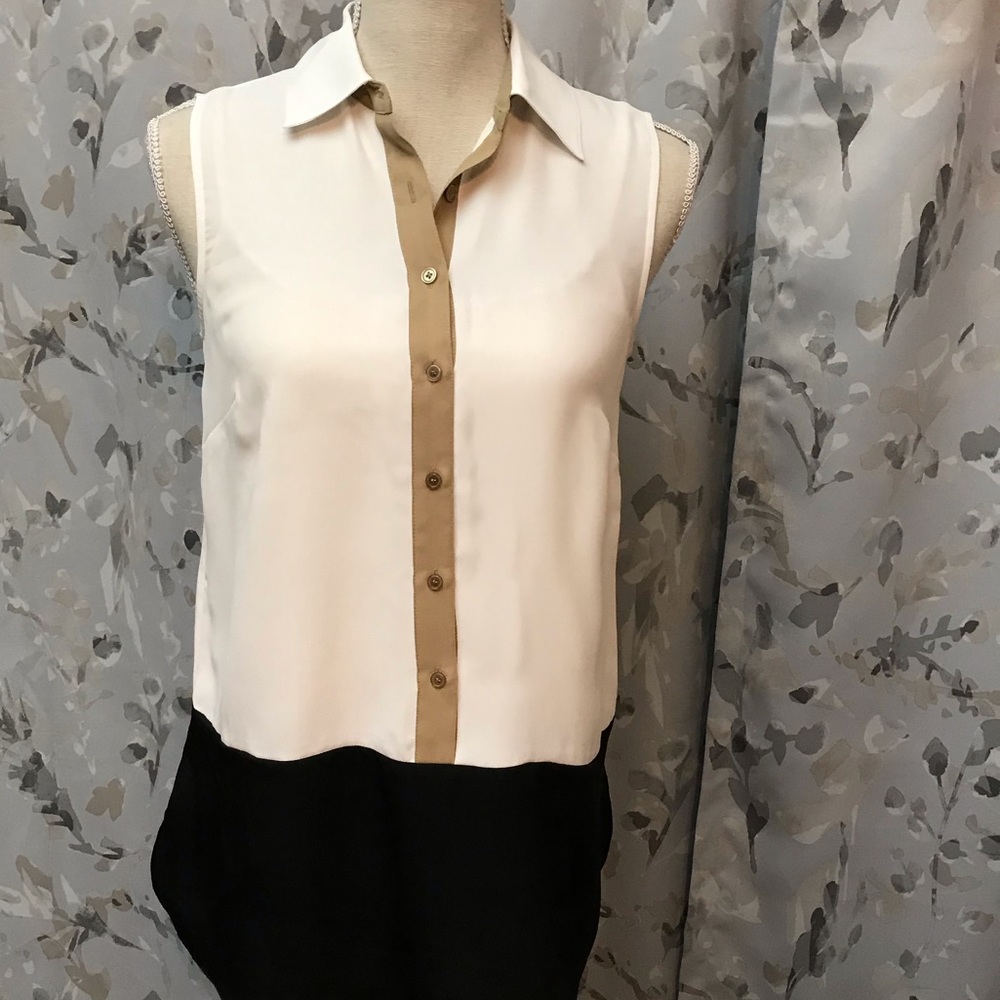 Talbots Button Top - Picture 2 of 5